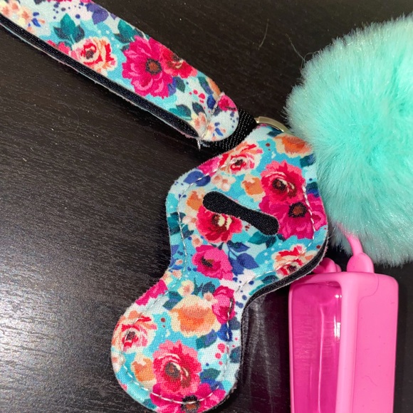 Colorful Flower Keychain Set - Picture 2 of 2